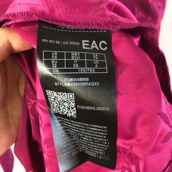 Guess off the shoulder floral pink top - Picture 2 of 5